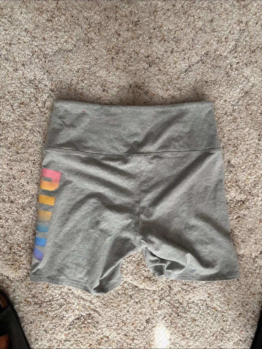 Pink shorts - Picture 3 of 5